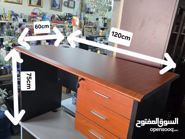 طاوله مكتبيه صغيره جديده للبيع وتصلح حق دراسه أيضا كذالك نشتري انواع الاثاث المستعمل والجديد