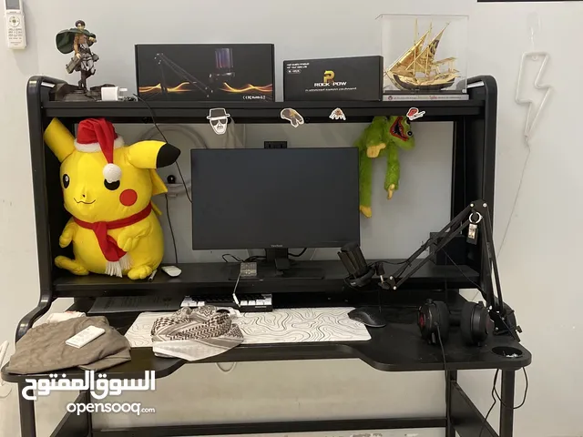 لاحد يقول ليش مب مرتب الطاولة لااني مب متفيج الي يبا الطاولة يتواصل معاي الطاولة