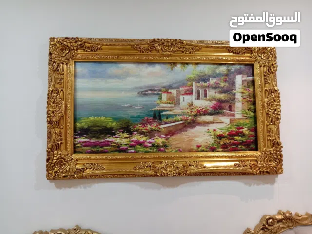 لوحة حائط نظيفة لون ذهبي............................................................................