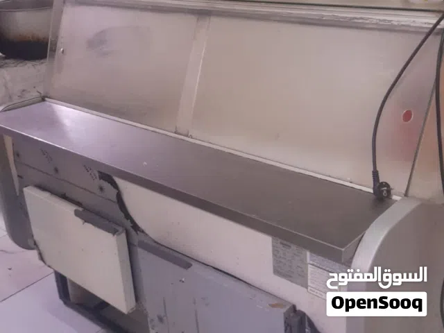 ثلاجة عرض أجبان ومقبلات أو براد عرض أفقي بحوض زجاجي منحني