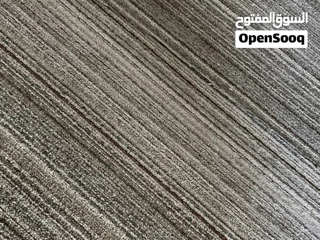 موكيت قطع ممرات تصلح لغرف النوم وممرات والمطبخ بعدة مقاسات للبيع بسبب عدم تناسق اللون مع الاثاث
