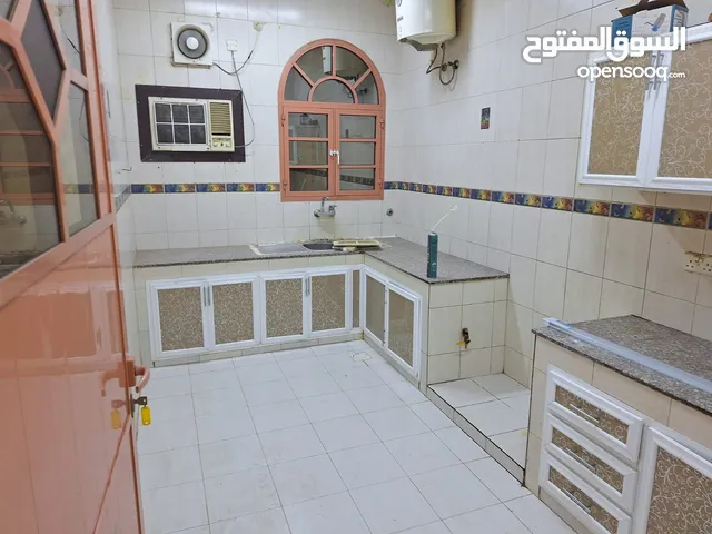 140 m2 3 Bedrooms Apartments for Rent in Muscat Al Mawaleh