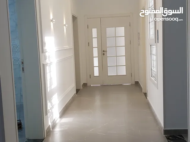 منزل حديث البناء تشطيب ممتاز