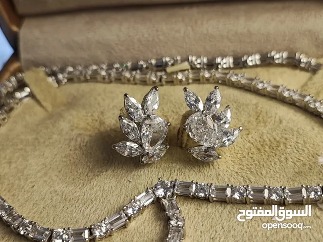 أقراط فضية