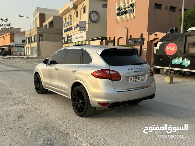 Porsche Cayenne 2011 in Southern Governorate