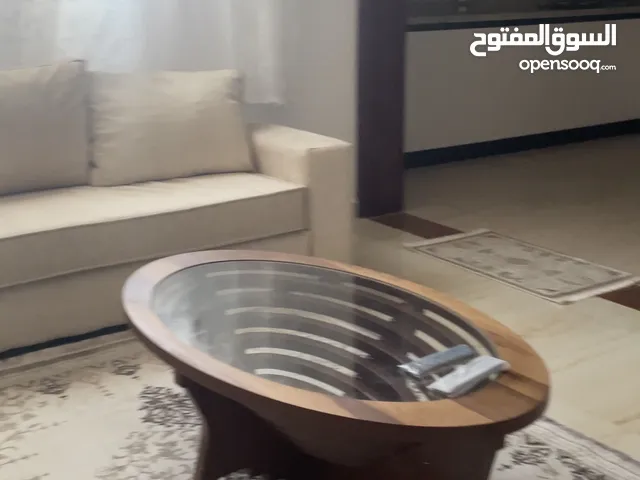 طاولة للبيع