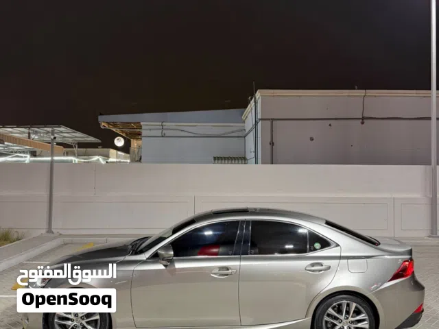 2020 لكزس IS IS 300