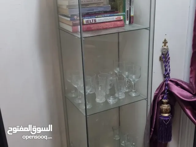 دولاب عرض زجاجى بحالة ممتازة  Glass display cabinet