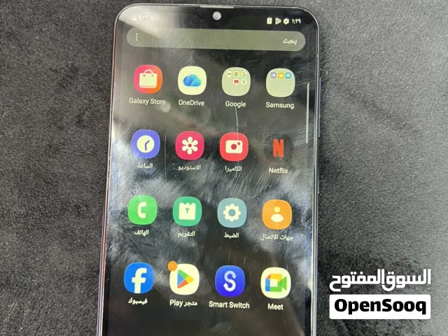تلفون A20 نضيف زي ما موضح فصوره مرشه خلفيه مكسره فقط لاغير