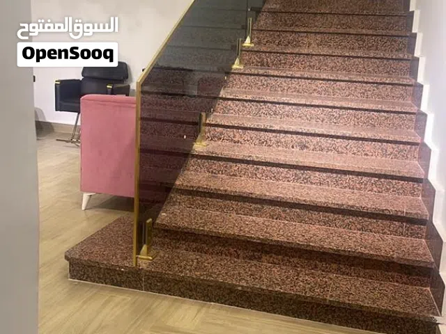 عقار في زناتة الجديدة بالقرب من الطريق مساحة الارض 241 متر مسقوف 700 متر بها شهادة عقارية للبيع
