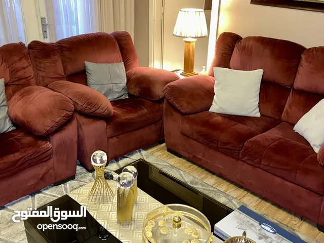 طقم كنب أمريكي فاخر 7 مقاعد مستعمل بحالة جيدة للبيع