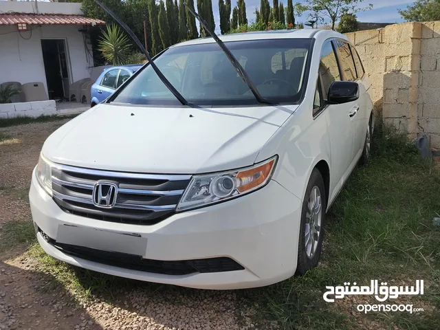 هوندا أودسي عائلية حالتها ممتازة ماشية 147 الف ميل، ،مكيفة بالكامل و فيها ثلاجة للمشروبات