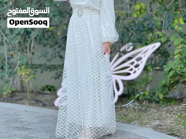 فستان ابيض