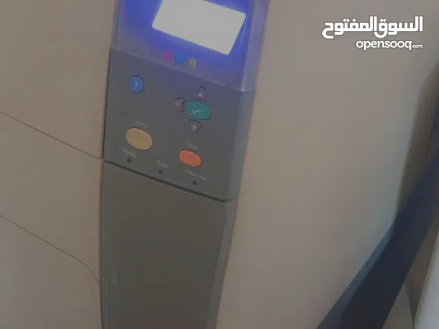 طابعة ملونة ليزري سريعة في السحب تحتاج الي حبر اسود واحترامها تمام...رقم4700