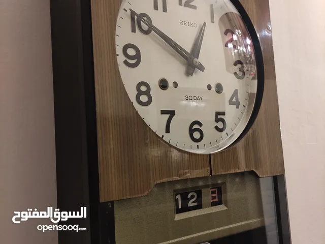 ساعة بندول ساعة سيكو   ساعة حائط  مطلوب ساعة مثل الصورة شغالة أو معطلة مش مهم  هذه الساعة معطلة