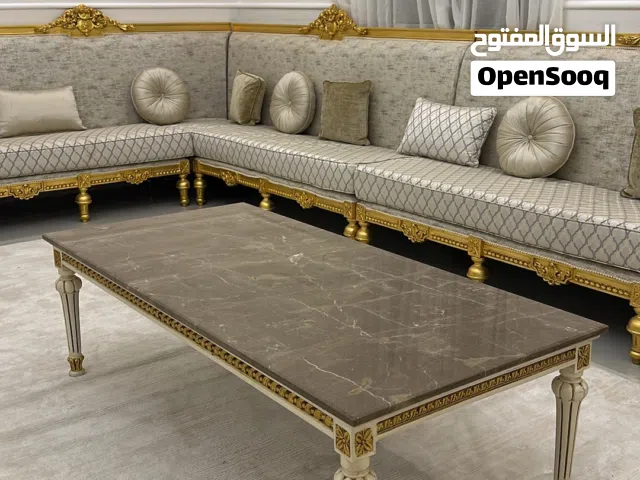 طاولة. رخام فخمة