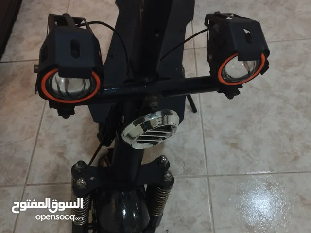 للبيع سكوتر فيها كل شيء جديد المكينه و الكمبيوتر و تاير slick مال ورا