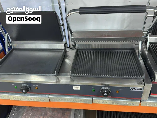 معدات جديدة للبيع ( ماكينة تقطيع خضار ، ماكينة تقطيع سنيورة ، مقلى كهربائي، سخان سندوش ، فروش خشب )