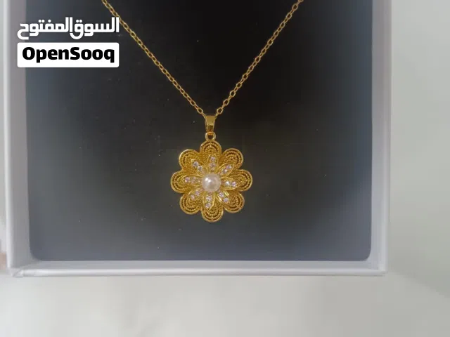 عقد رائع وجذاب وراية ذكريات مضيئه