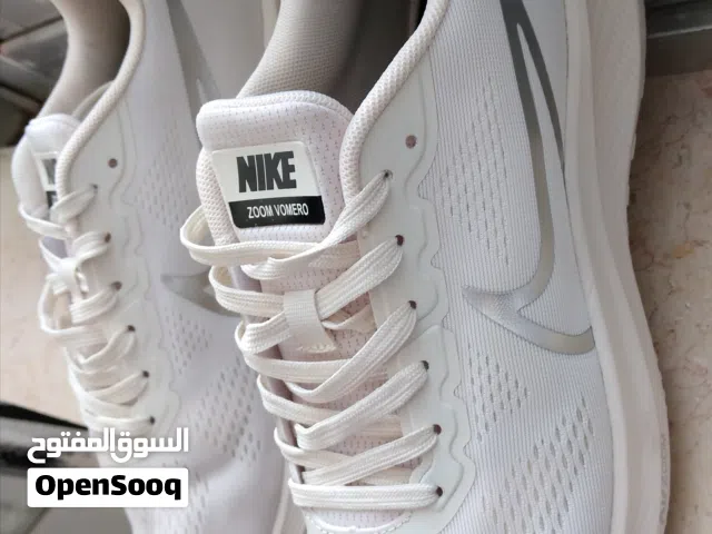 بوط رياضي nike اصلي رجالي نمره 43