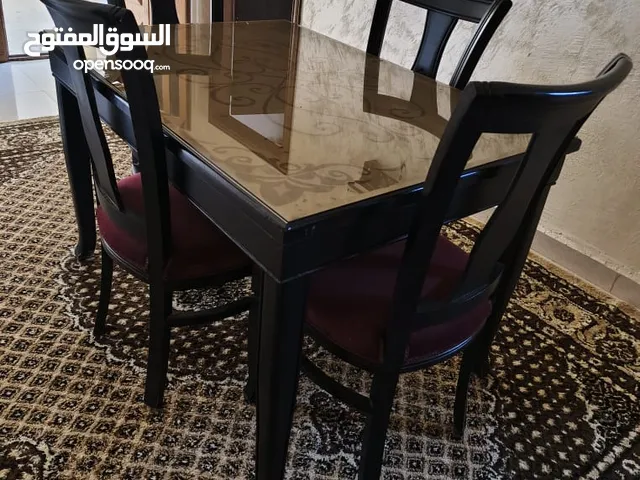 طاولة سفره للبيع تفصيل خشب زان ثقيل وزجاج حراري الكراسي مخمل ضغط السعر 250