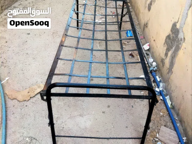 سرير حديد مفرد للبيع عدد اثنان