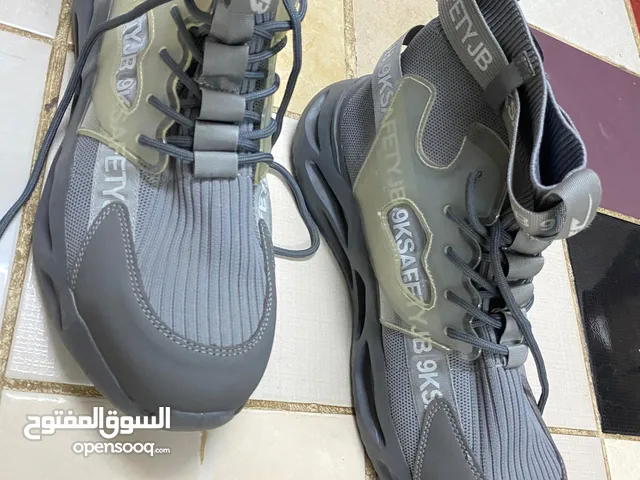 safety sneakers