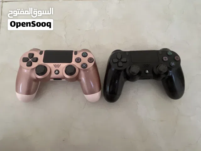 يدين سوني 4 أصلية + أغطية حماية  حالة ممتاز