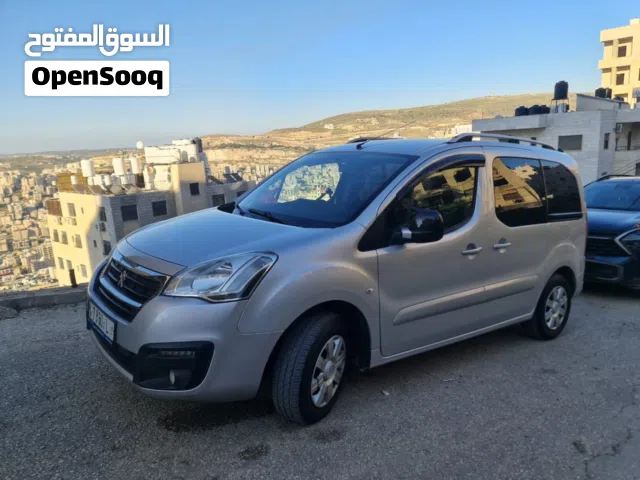 2016 بيجو بارتنر Standard