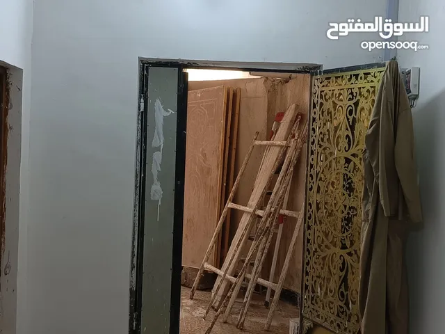 بيت لايجار. ارضي يتكون من. غرفتين وحده صغيره والثانيه كبيره وطارمه. ومطبخ وحمام