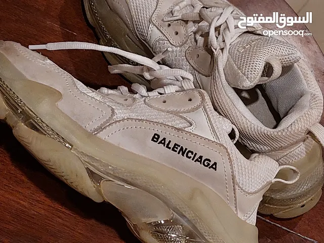 للبيع حذاء بلنسياغا كالجديد