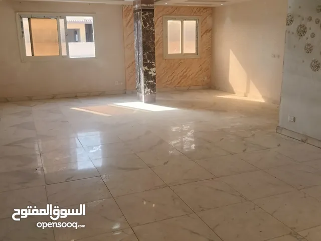 200 m2 3 Bedrooms Apartments for Rent in Cairo Mokattam