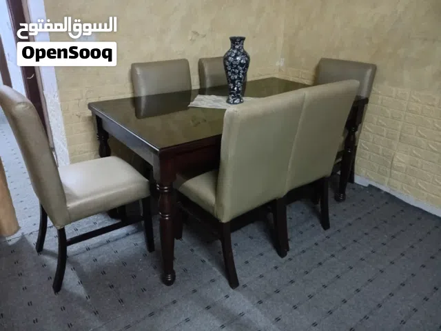 طاولة سفرة نظيفة جدا للبيع بسعر مغري