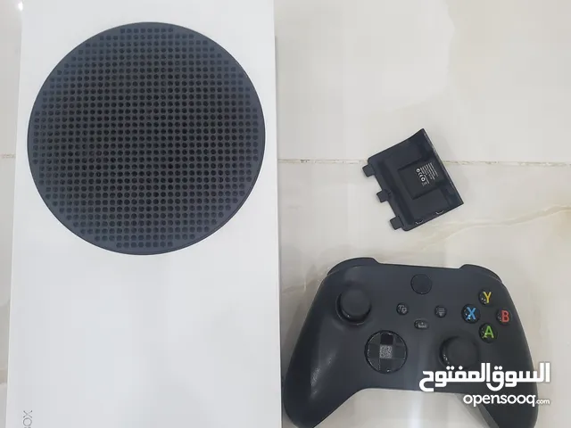 اكس بوكس سيريس اس مستعمل بحالة الجديد ما فيه خدش ويد سيريس اكس وبطارية قابلة للشحن مع كامل اسلاكه