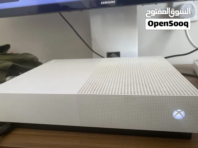 اكس بوكس نظيف جدا و لا يرفع حرارة