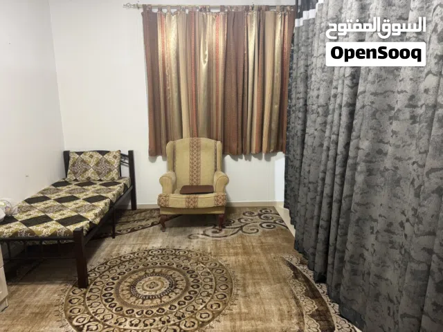 غرفة لشاب مفروشة راقية يسودها الهدوء لغير المدخنين