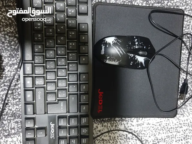 كي بورد بحالة ممتازة + ماوس + أرضية للماوس