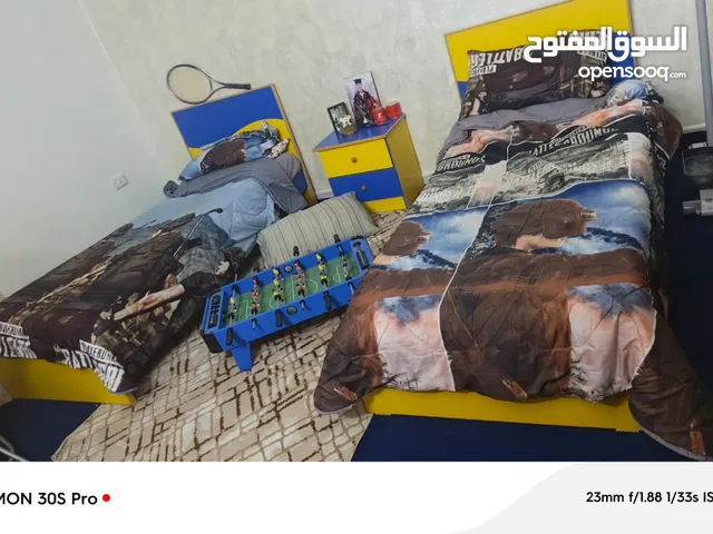 غرفة نوم اولاد تختين و خزانه كبيره للبيع مستعمل شبه جديد ( البيع بدون الفرشات )