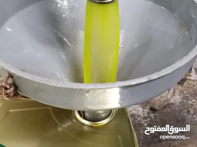 زيت زيتون معصور على البارد