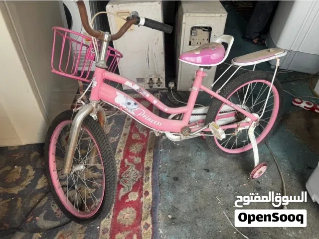 دراجه اطفال وستاره من ايكيا العرض 180 وجفافه وسرير اطفال وطاوله طعام وغيرها