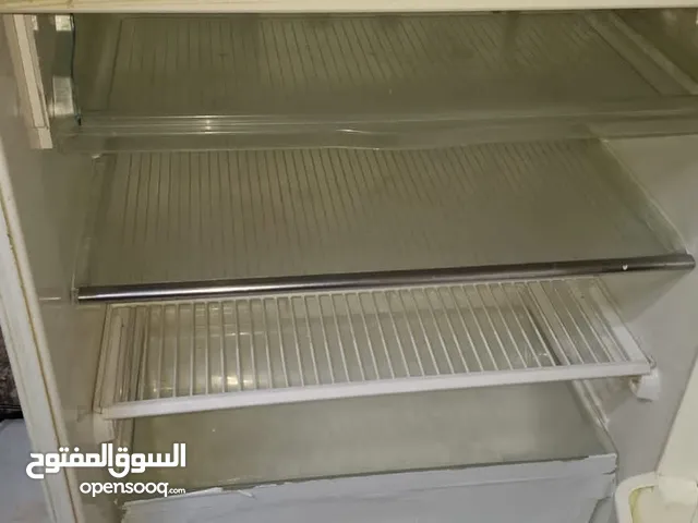 ثلاجة بحالة جيدة جدا للبيع