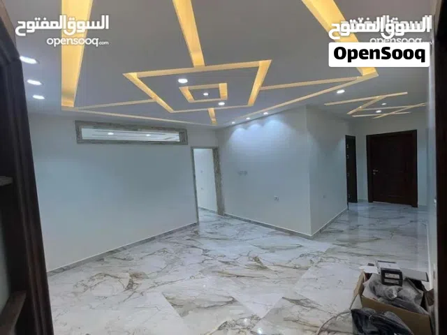 شقة للبيع 180 متر للبيع بسعر ممتاز السراج خلف العربي للتيوتا  دور أرضي  3 غرف  1 صالون ضيوف  3 حماما