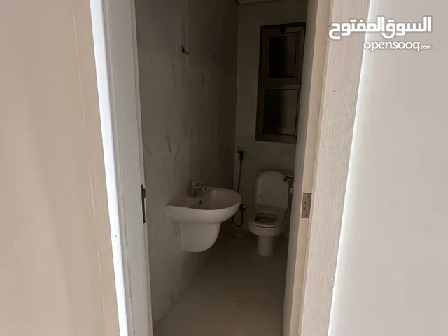 شقة للايجار في الرياض  حي الملقا  غرفتين نوم  مجلس  صاله  مطبخ   دورتين مياه  سعر الايجار سنوي دفعة