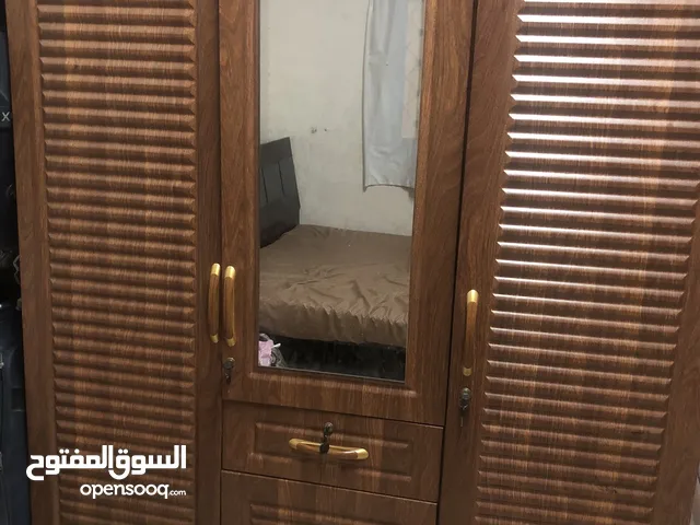 خزانة بحالة ممتازة
