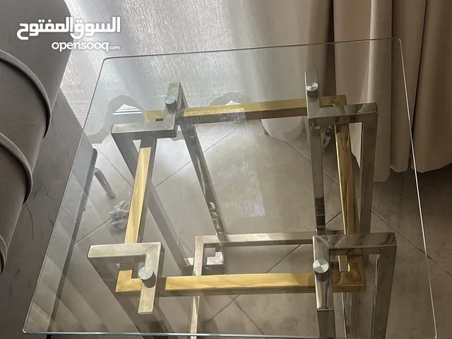 طاولتين. وسط مستعمل شهر