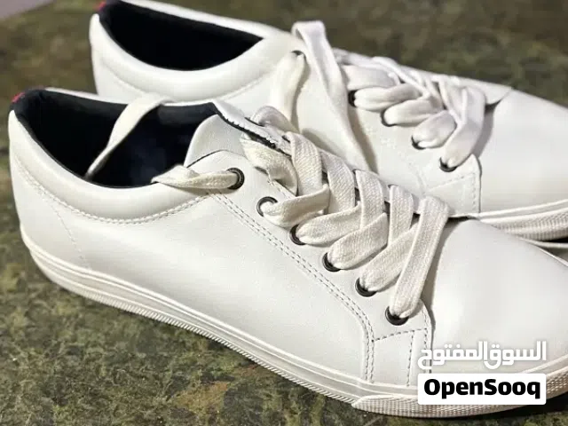 كوتشي Tommy Hilfiger أصلي – جديد تمامًا