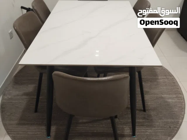 Excellent Condition Dining Table With 6 Chairs