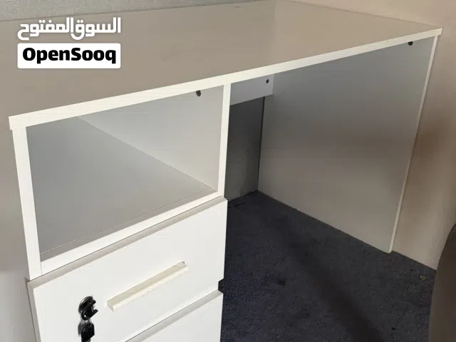 مكتب / Desk
