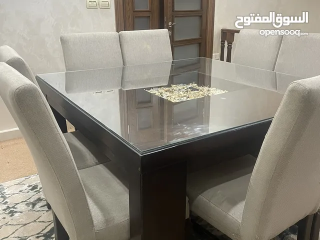طاولة سفرة 8 مقاعد بحاله جيده جدا