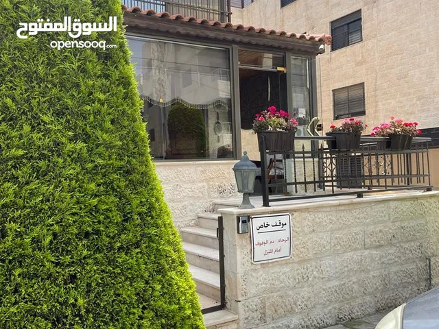 طابق ارضي (شبه فيلا) للإيجار في موقع فخم جدا جدا جدا